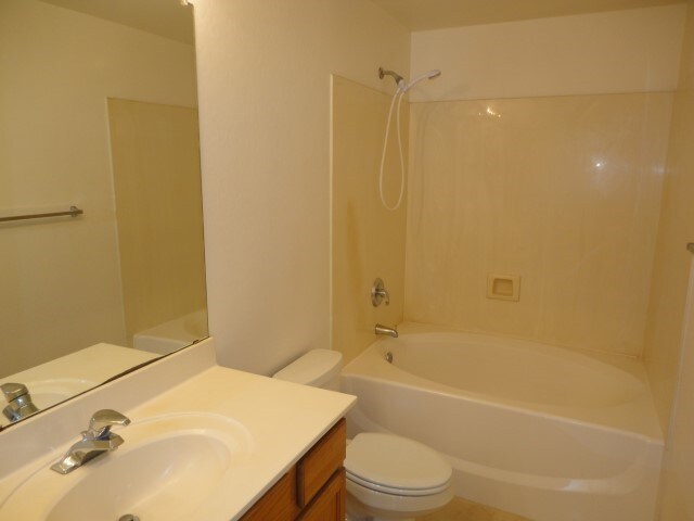 Building Photo - 8417 W Hilton Ave