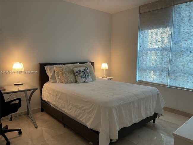 Building Photo - 950 Brickell Bay Dr