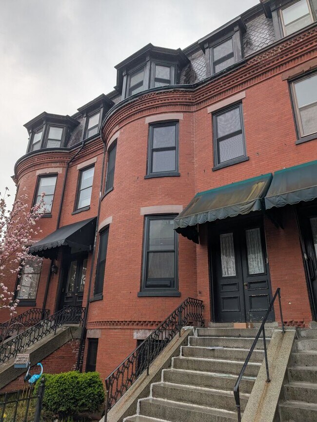 Building Photo - 330 Washington St