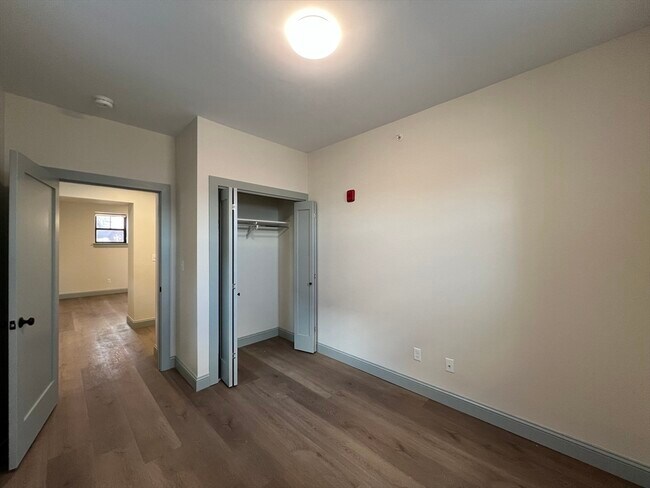 Building Photo - 160 Seabury St