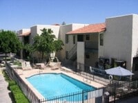 Building Photo - Brenda Arms