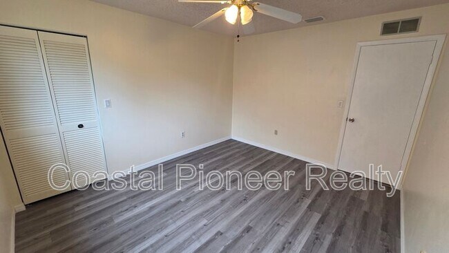 Building Photo - 4817 Cypress Tree Dr