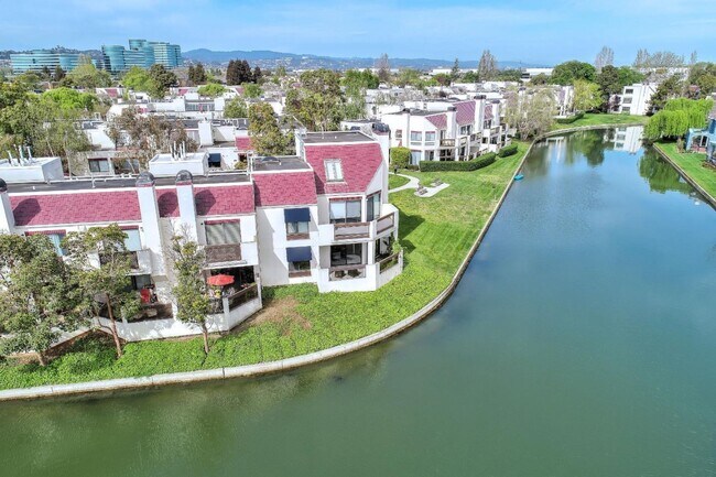 Building Photo - 530 Shorebird Cir