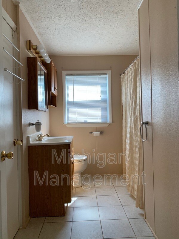 Building Photo - 7428 Deering St
