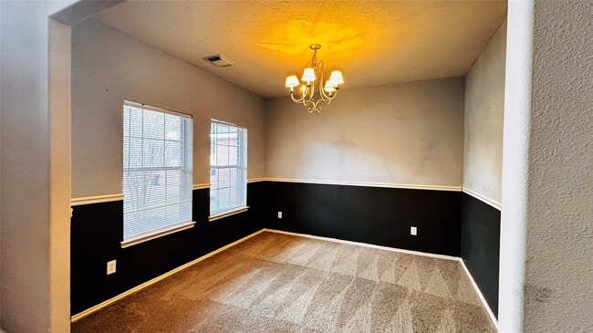 Building Photo - 2115 Vermillion Oak St