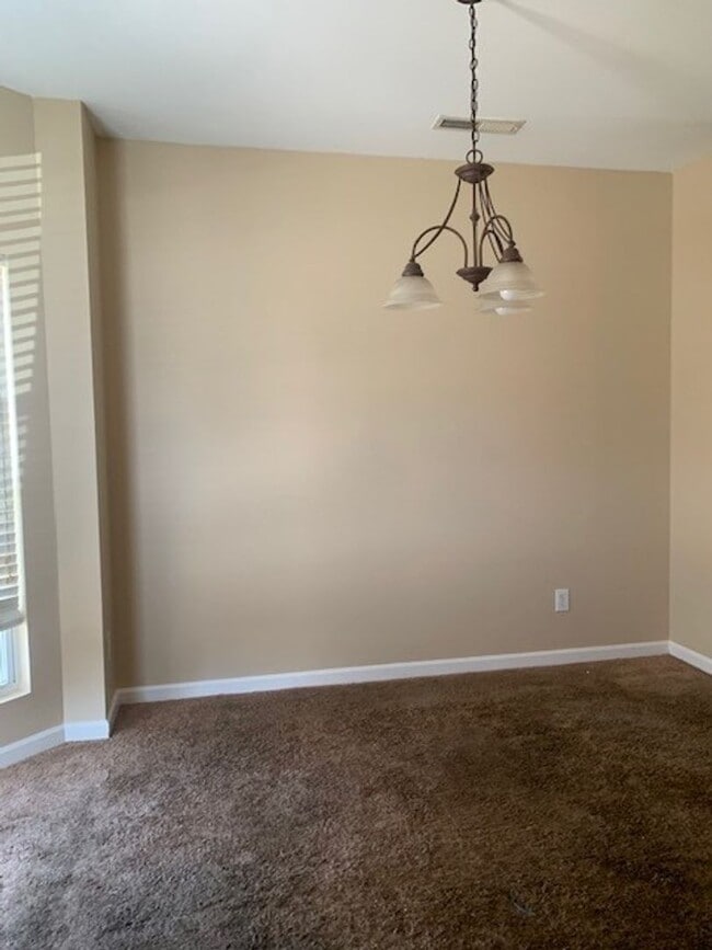 Building Photo - Spacious 4 Bedroom 2.5 Baths located off Jonestown Road!