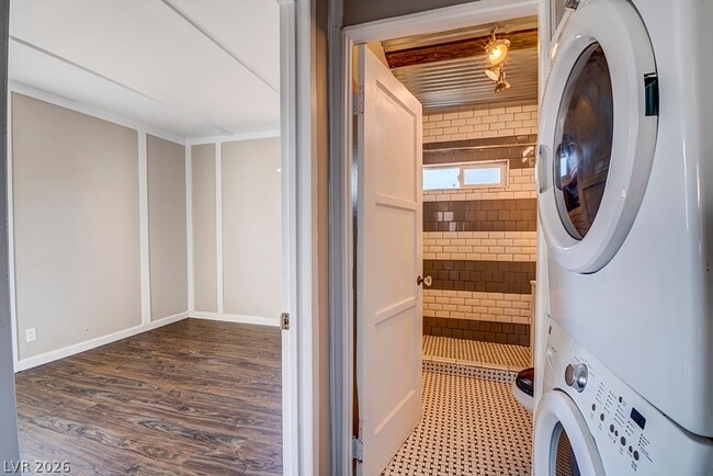 Building Photo - 18 Magnesium St