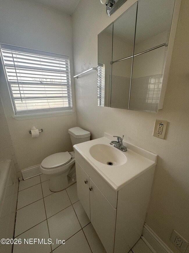 Building Photo - 210 13th Ave N