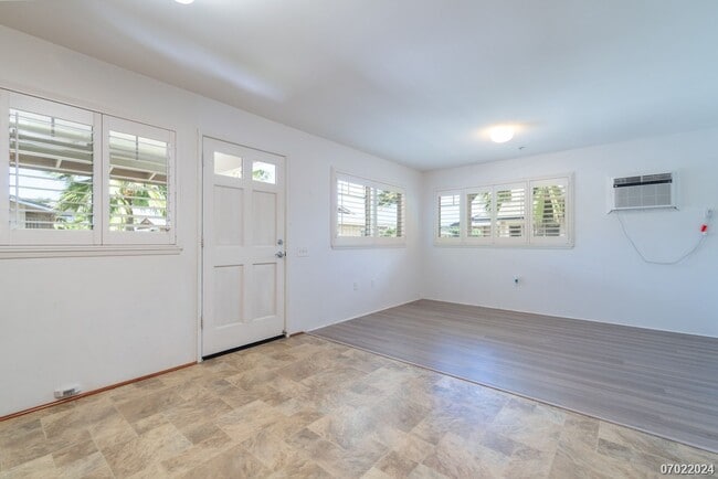 Building Photo - $2300 / 1br - 500ft2 - 1br/1ba/2pkg Townho...