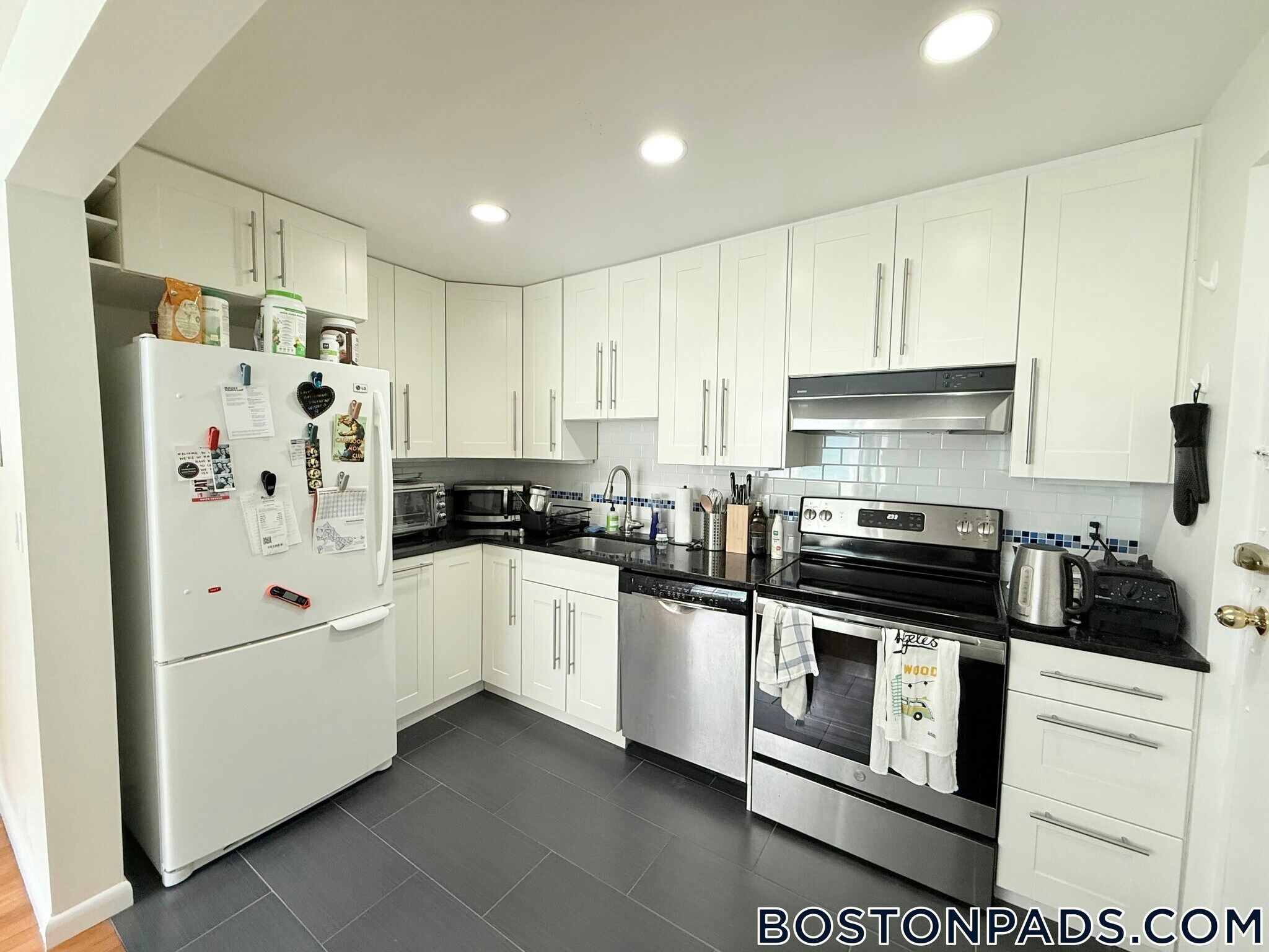 Building Photo - 135 Inman St