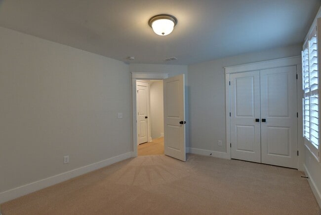 Building Photo - 4 Bedroom 3.5 Bath House in Twin Lakes - J...