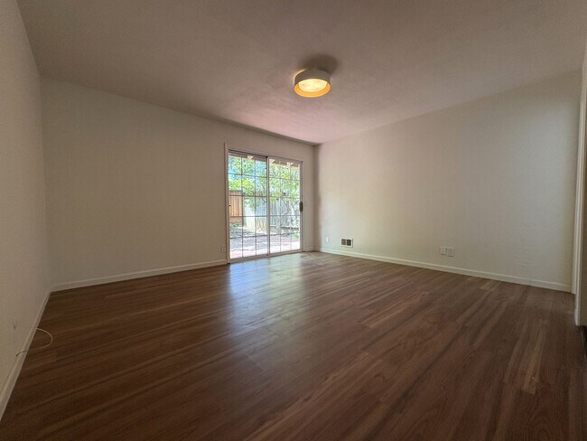 Building Photo - Stunning 4-Bedroom Home with Pool, Solar P...