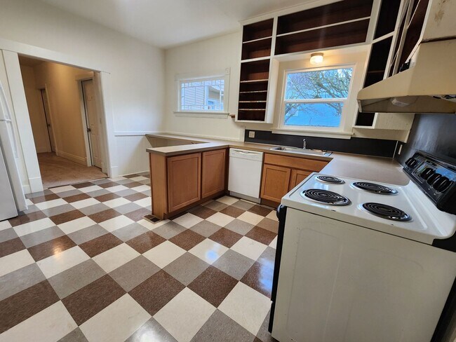 Building Photo - 1215 High St