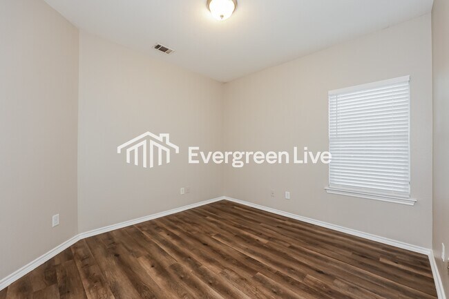 Building Photo - 6520 Payton Dr