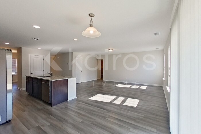 Building Photo - 103 Colonial Wy