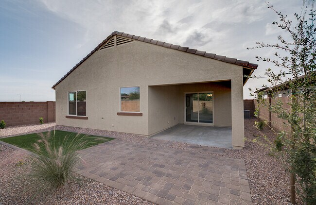 Building Photo - 1740 E Fontana Dr