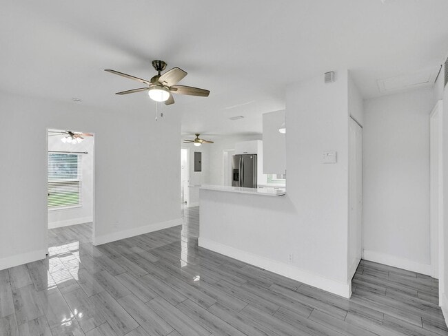 Building Photo - Gorgeous New 3 bedroom 2  bath - one Story home in Oakland Park