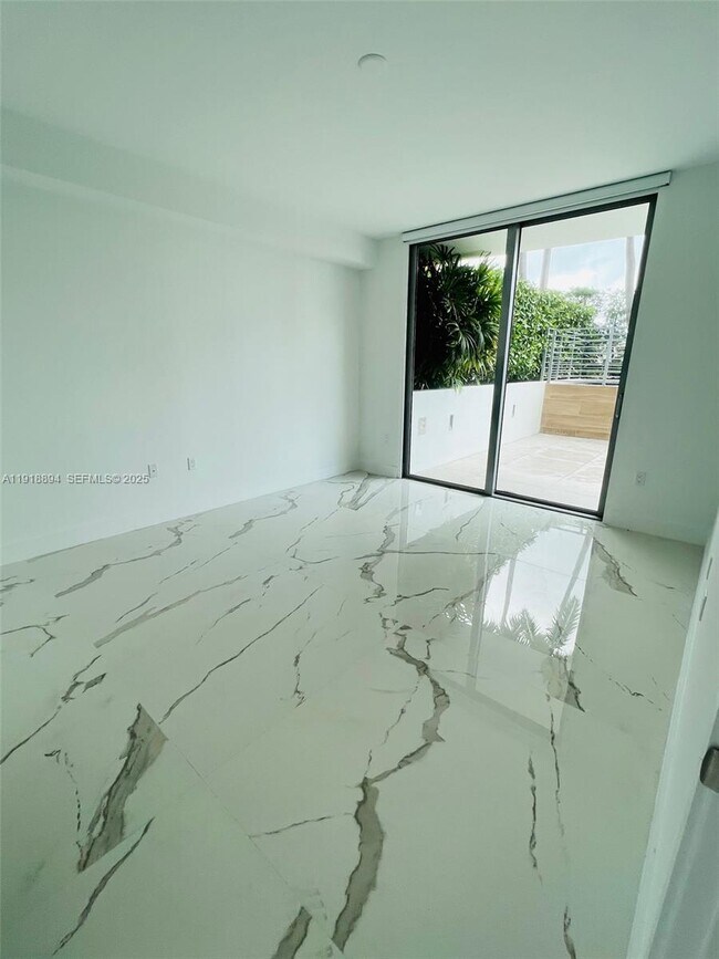 Building Photo - 300 Sunny Isles Blvd