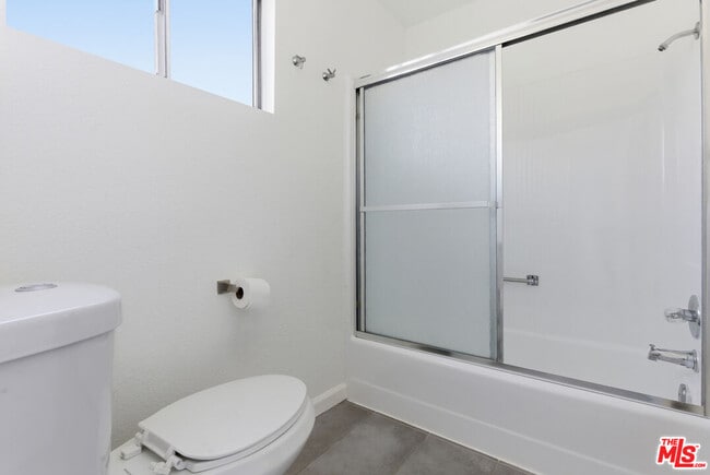 Building Photo - 1083 1/2 W Kensington Rd