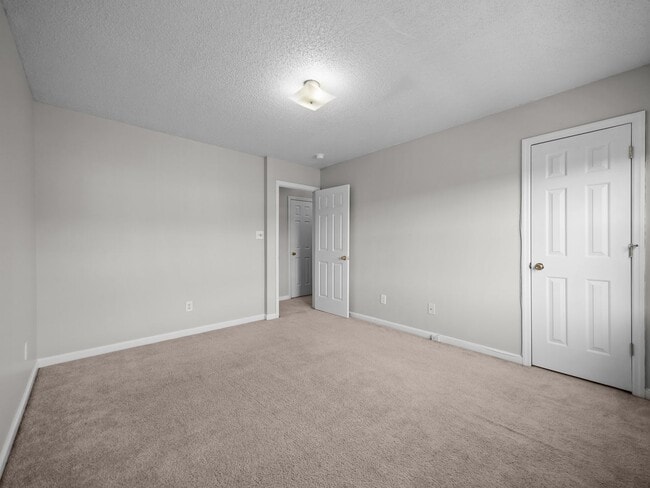 Building Photo - Welcome to Marsh Oaks!