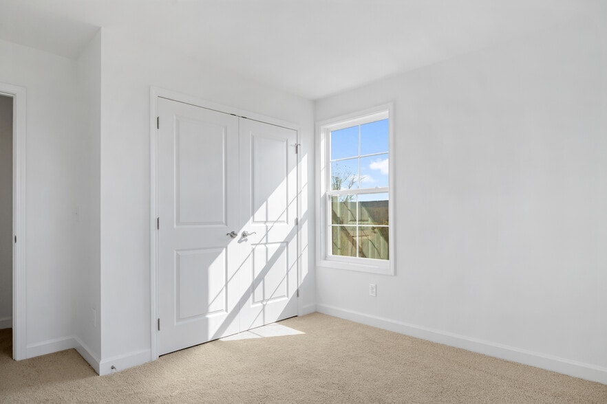 Building Photo - 1101 Balsam Ln