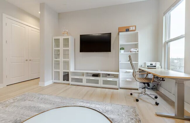 Building Photo - 6108 Seville Dr