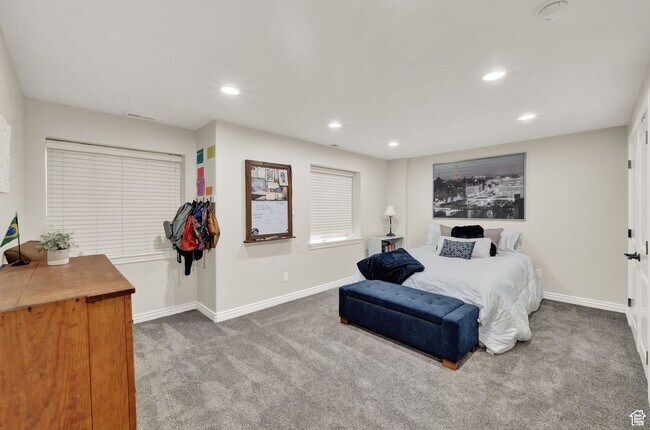 Building Photo - 1693 Crimson Oak Dr