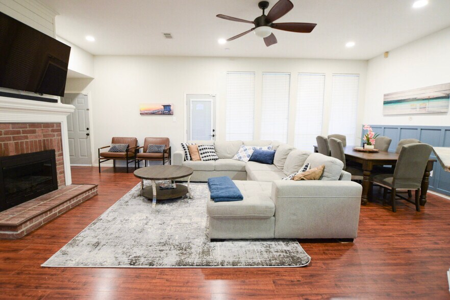 Building Photo - 1207 Old Knoll Dr