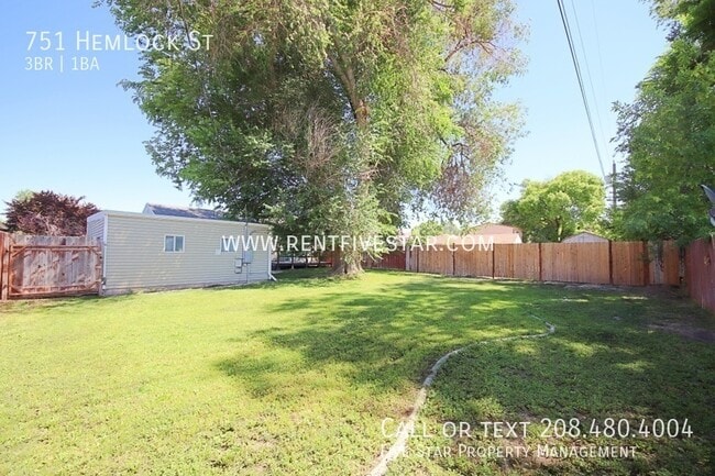 Building Photo - 751 Hemlock St