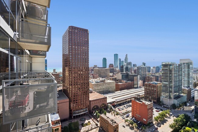 Building Photo - 235 W Van Buren St