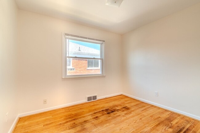 Building Photo - 23000 Alger St