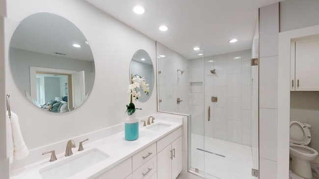 Building Photo - Spacious 5-Bed, 4-Bath Single Family Home with En Suite in Dallas ($500 Off First Month's Rent)