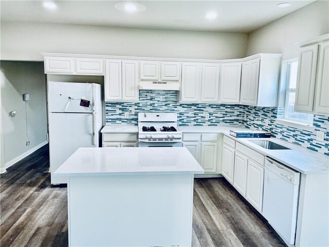 Building Photo - 7509 Lazy Creek Dr