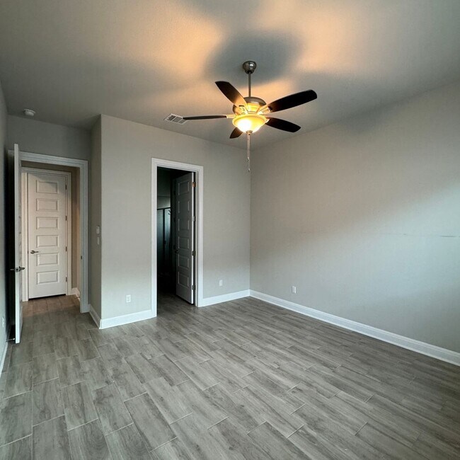 Building Photo - 3750 E Palm Valley Blvd