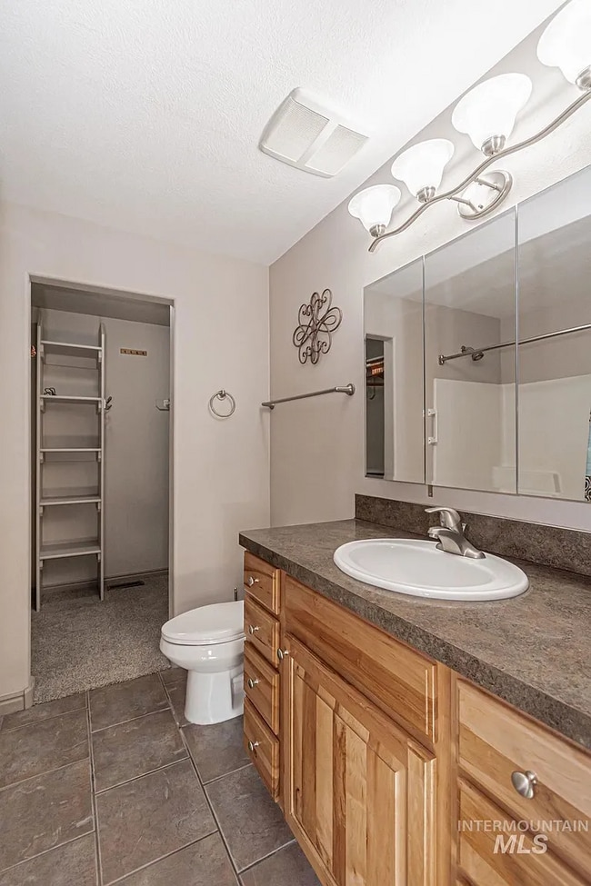 Building Photo - 2221 Frontier Dr