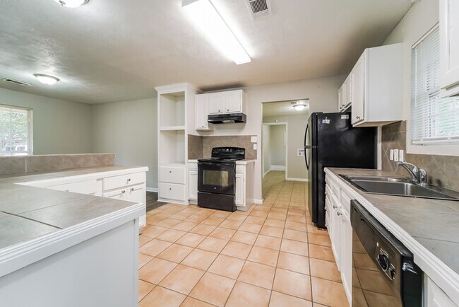 Building Photo - Beautiful Home in Jackson