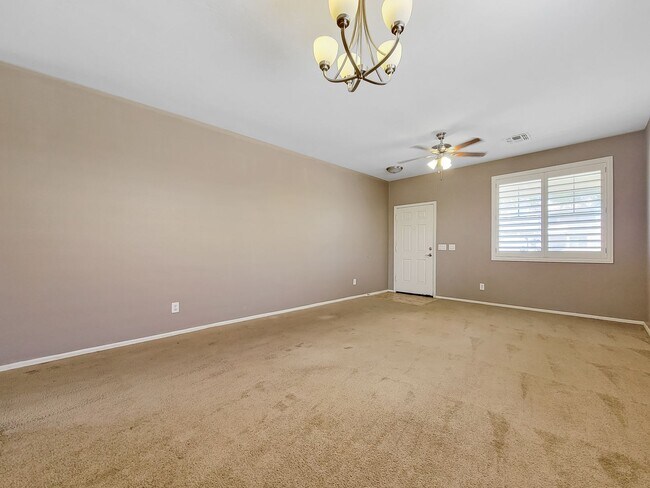 Building Photo - Lots of sq ft for the money in Goodyear!