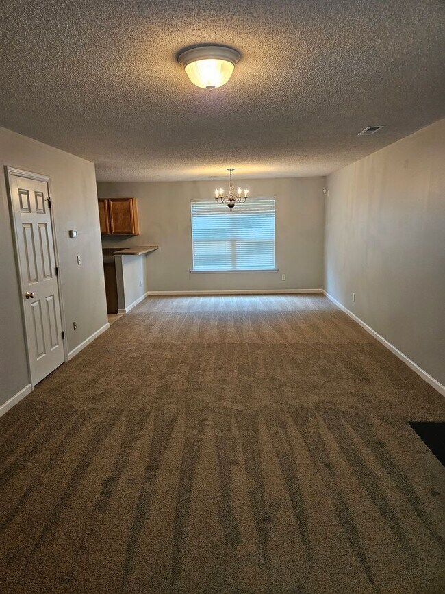 Building Photo - 6188 Glen Way Dr
