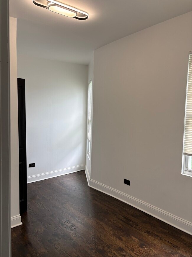 Building Photo - 7326 S Woodlawn Ave