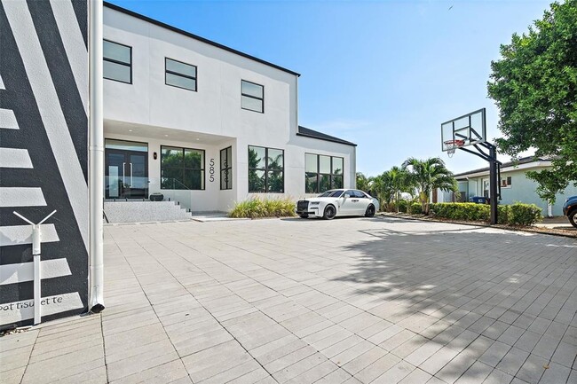 Building Photo - 585 Dolphin Ave SE