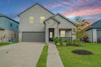 Building Photo - 5275 Amistad Dr