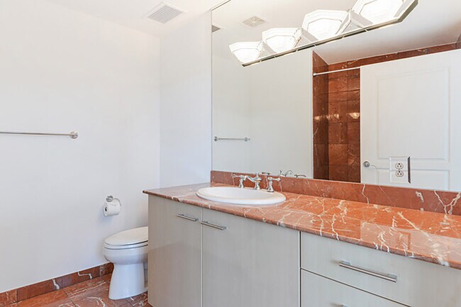 Building Photo - 700 Park Regency Pl NE