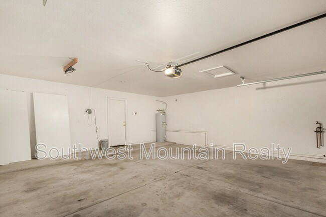 Building Photo - 1523 S Vine St