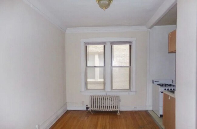 Building Photo - 1551 W North Shore Ave