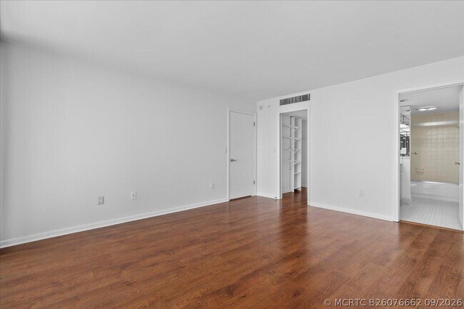Building Photo - 5200 N Flagler Dr