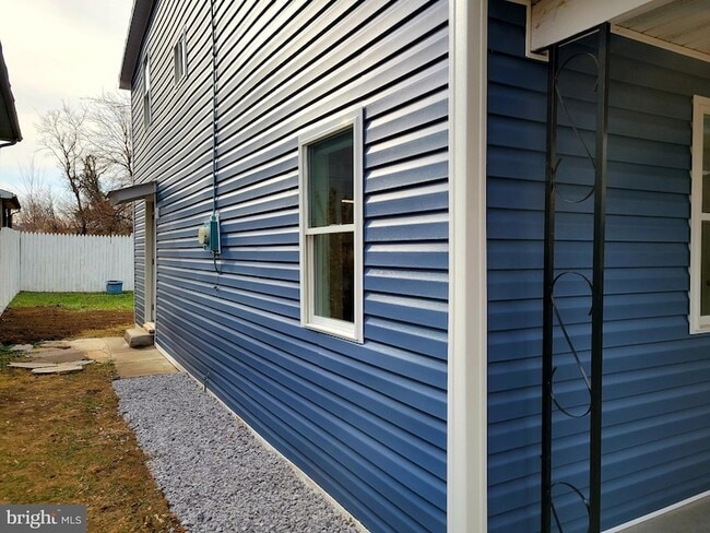 Building Photo - 235 Kern St