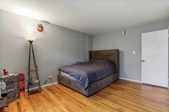 Building Photo - 8884 Steven Dr