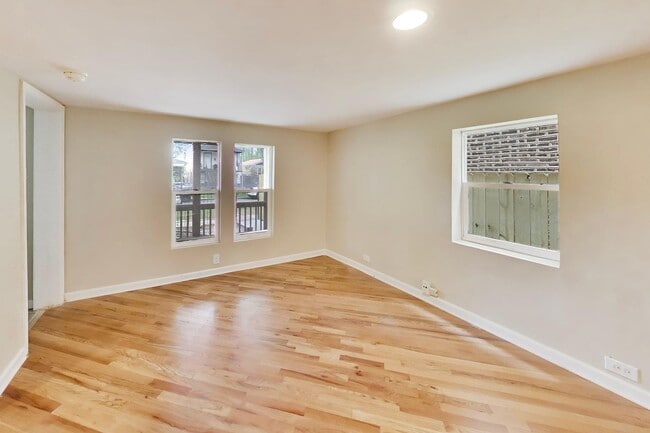 Building Photo - 4614 N Springfield Ave