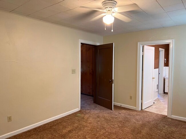 Building Photo - 4Bd/2Ba Two Story House-Available soon