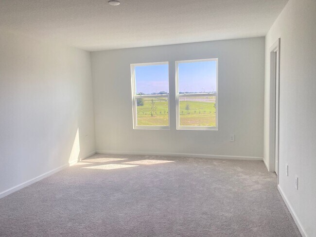 Building Photo - Almost New 3/2/1 Modern Townhome!